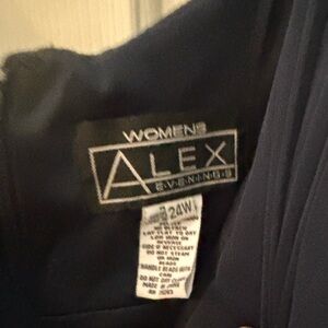 Beautiful Alex dress. Used as mother of the bride. Deep blue green